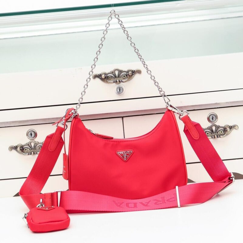 PRADA RE-EDITION 2005 IN RE-NYLON RED