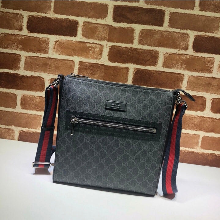 GG Supreme shoulder bag